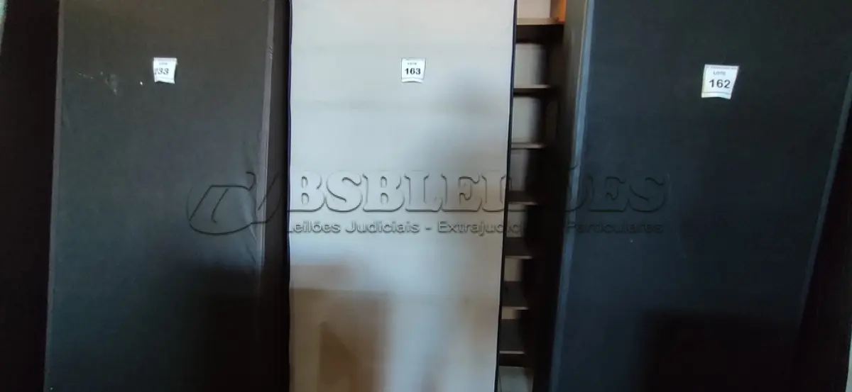 LOTE 163 - 01 BASE DE CAMA BOX SOLTEIRO. (NO ESTADO EM QUE SE ENCONTRA. SUJEITO A AVARIAS OCULTAS/VISÍVEIS.)
