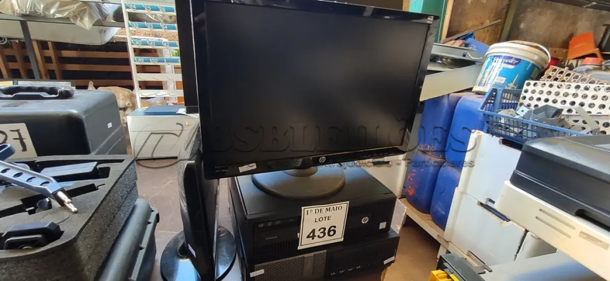 LOTE 436 - 02 CPUS, SENDO 01 MARCA HP E 01 DELL, 03 MONITORES MARCAS E MODELOS DIVERSOS E 01 CLIMATIZADOR. (NO ESTADO) ATENÇÃO! FAZER A VISITAÇÃO ANTES DE ARREMATAR, NÃO SABEMOS SE FUNCIONA. LEILÃO NÃO TEM GARANTIA E NEM DEVOLUÇÃO, SUJEITO A POSSÍVEIS AVARIAS VISÍVEIS/OCULTAS E/OU AUSÊNCIA DE COMPONENTES.
