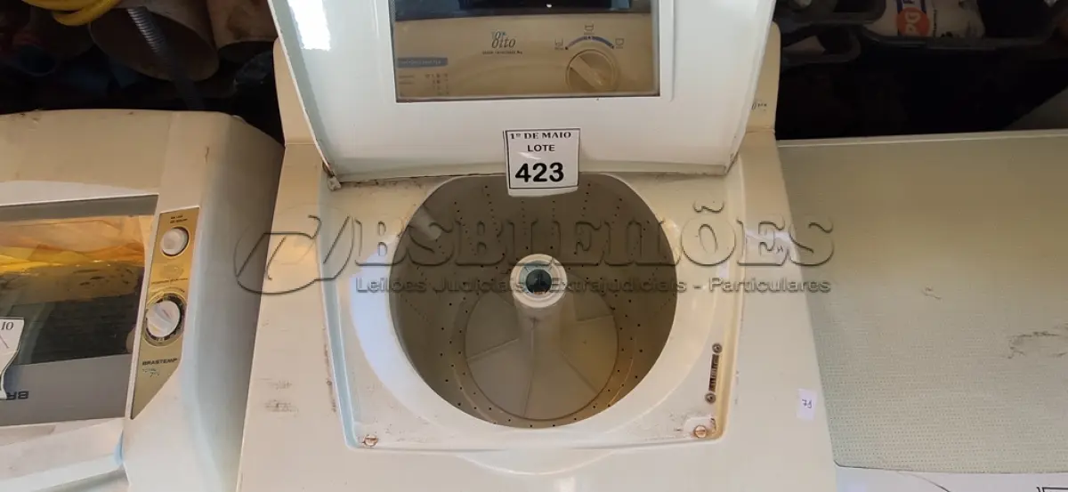 LOTE 423 - 01 MÁQUINA DE LAVAR 8KG MARCA ELECTROLUX 220V COM AVARIAS. (NO ESTADO) ATENÇÃO! FAZER A VISITAÇÃO ANTES DE ARREMATAR, NÃO SABEMOS SE FUNCIONA. LEILÃO NÃO TEM GARANTIA E NEM DEVOLUÇÃO, SUJEITO A POSSÍVEIS AVARIAS VISÍVEIS/OCULTAS E/OU AUSÊNCIA DE COMPONENTES.