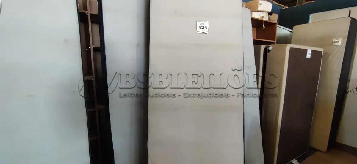LOTE 124 - 02 BASES DE CAMA BOX CASAL. (NO ESTADO EM QUE SE ENCONTRA. SUJEITO A AVARIAS OCULTAS/VISÍVEIS.) AV9822Y