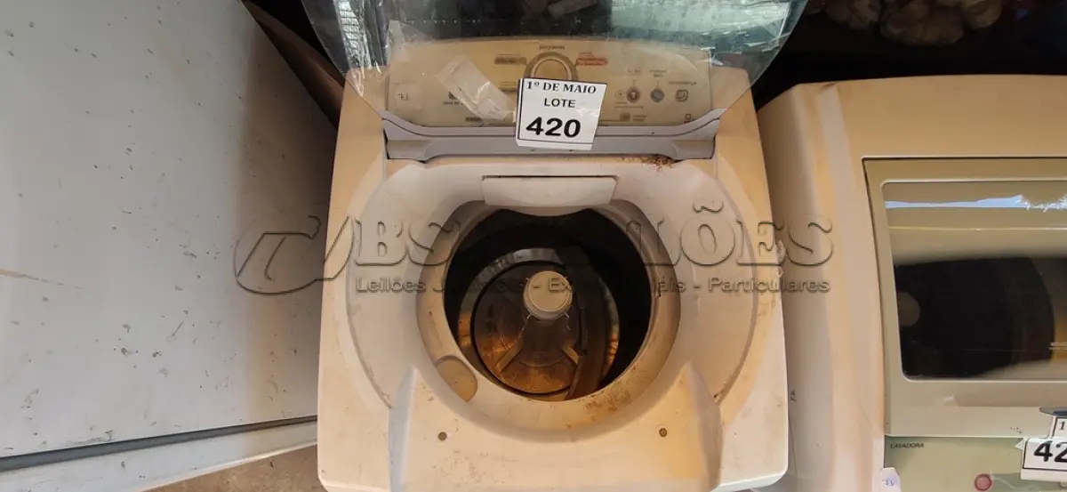 LOTE 420 - 01 MÁQUINA DE LAVAR 9KG MARCA BRASTEMP 220V COM AVARIAS. (NO ESTADO) ATENÇÃO! FAZER A VISITAÇÃO ANTES DE ARREMATAR, NÃO SABEMOS SE FUNCIONA. LEILÃO NÃO TEM GARANTIA E NEM DEVOLUÇÃO, SUJEITO A POSSÍVEIS AVARIAS VISÍVEIS/OCULTAS E/OU AUSÊNCIA DE COMPONENTES.