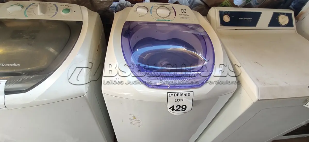LOTE 429 - 01 MÁQUINA DE LAVAR 8KG MARCA ELECTROLUX 220V. (NO ESTADO) ATENÇÃO! FAZER A VISITAÇÃO ANTES DE ARREMATAR, NÃO SABEMOS SE FUNCIONA. LEILÃO NÃO TEM GARANTIA E NEM DEVOLUÇÃO, SUJEITO A POSSÍVEIS AVARIAS VISÍVEIS/OCULTAS E/OU AUSÊNCIA DE COMPONENTES.