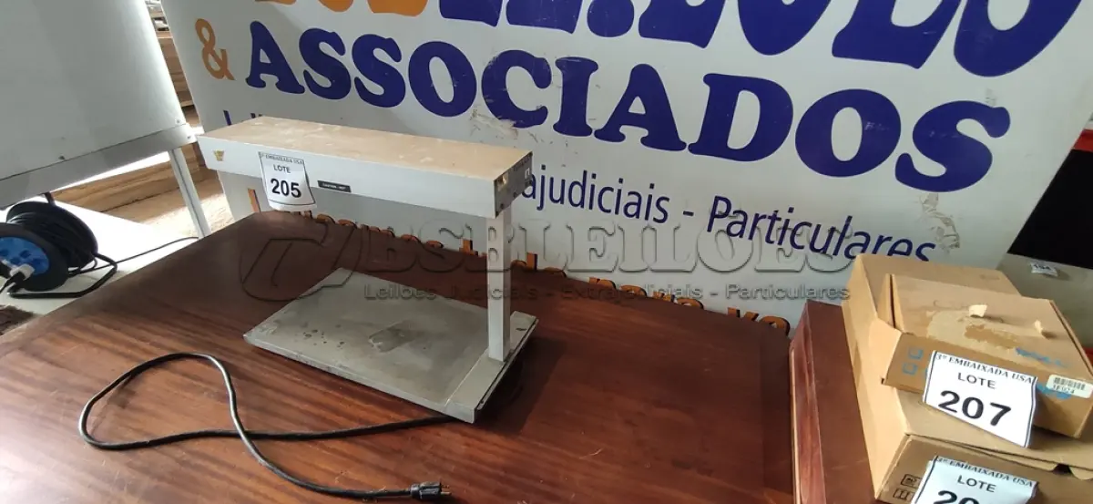 LOTE 205 - 01 ESTAÇÃO DE AQUECIMENTO DE COMIDA. (NO ESTADO EM QUE SE ENCONTRA. SUJEITO A AVARIAS OCULTAS/VISÍVEIS.) AV9451J