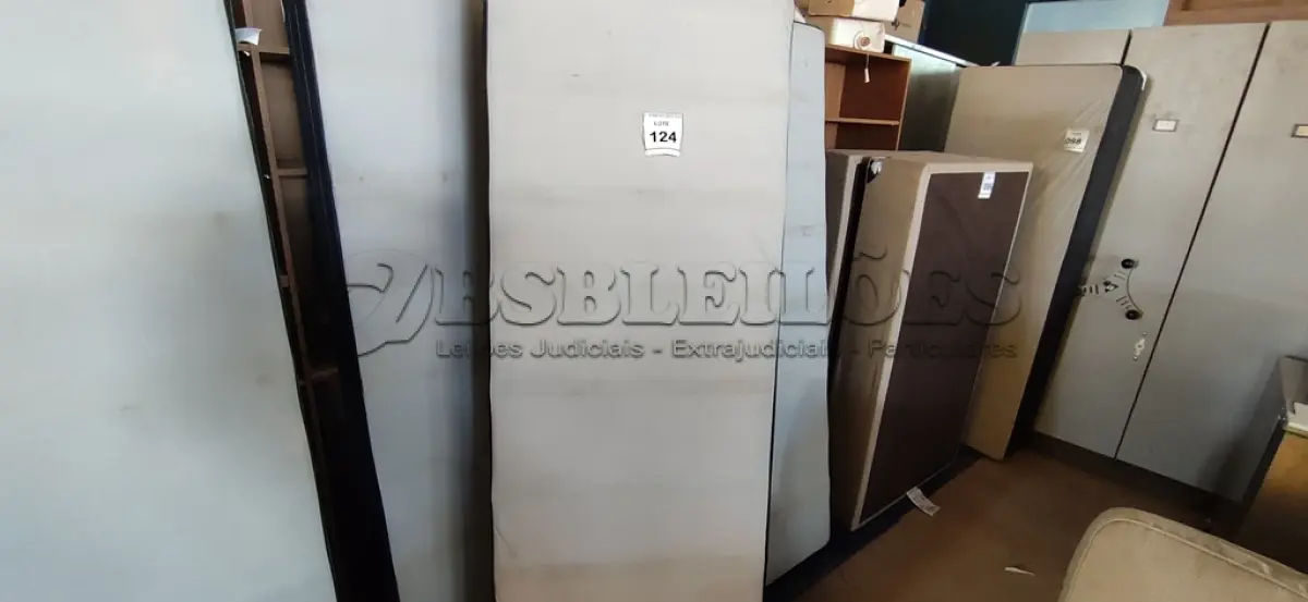 LOTE 124 - 02 BASES DE CAMA BOX CASAL. (NO ESTADO EM QUE SE ENCONTRA. SUJEITO A AVARIAS OCULTAS/VISÍVEIS.) AV9822Y