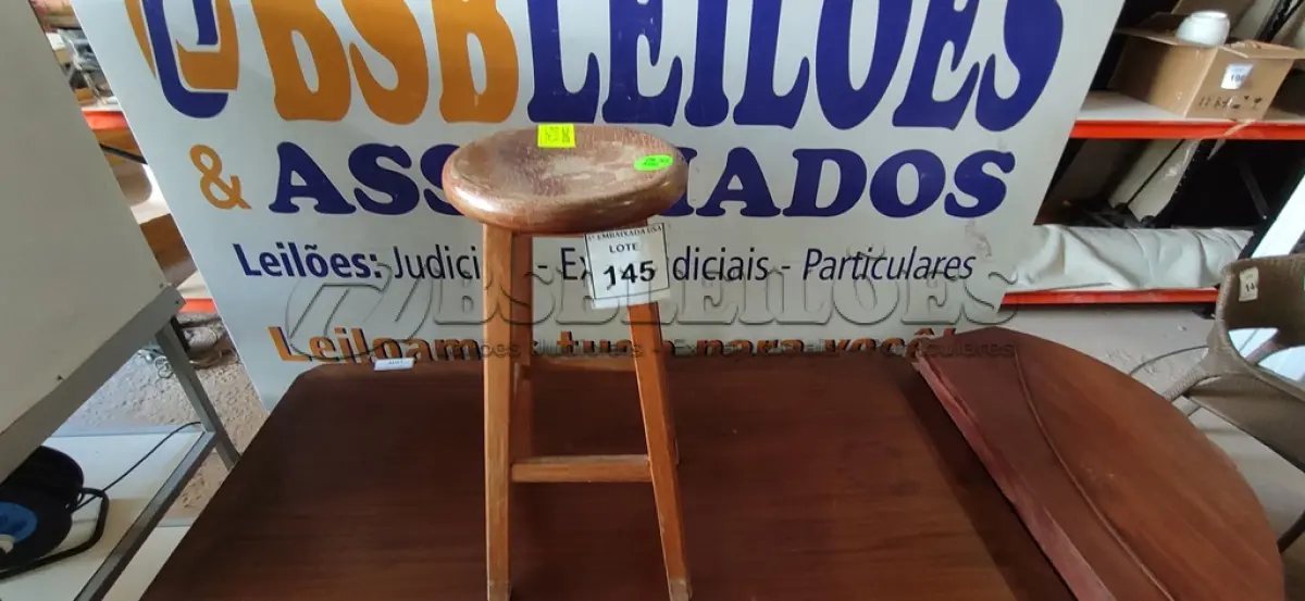 LOTE 145 - 01 BANCO DE COZINHA. (NO ESTADO EM QUE SE ENCONTRA. SUJEITO A AVARIAS OCULTAS/VISÍVEIS.) BF8505F