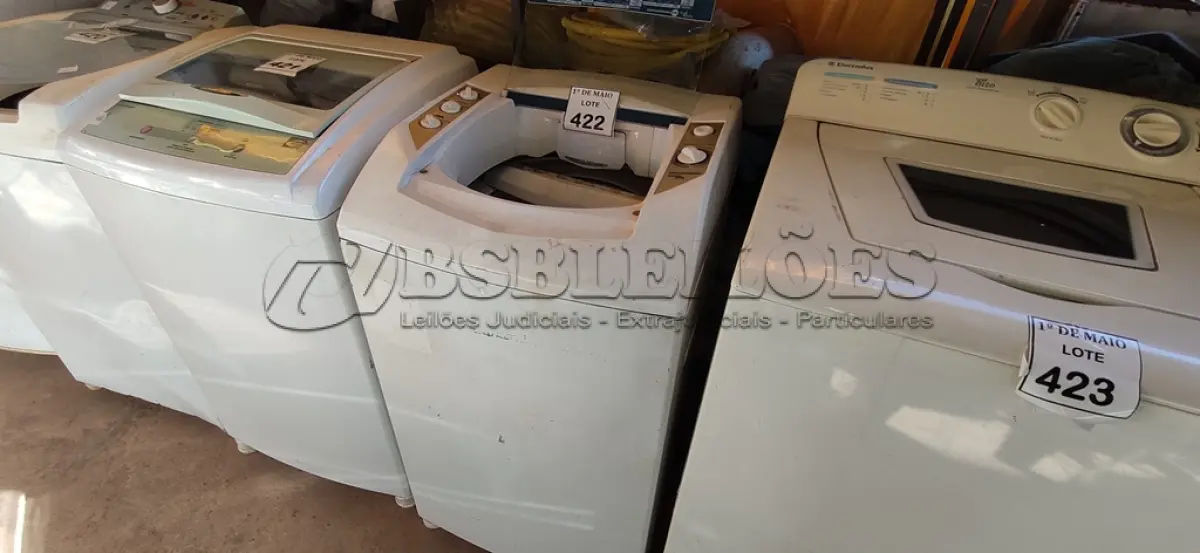LOTE 423 - 01 MÁQUINA DE LAVAR 8KG MARCA ELECTROLUX 220V COM AVARIAS. (NO ESTADO) ATENÇÃO! FAZER A VISITAÇÃO ANTES DE ARREMATAR, NÃO SABEMOS SE FUNCIONA. LEILÃO NÃO TEM GARANTIA E NEM DEVOLUÇÃO, SUJEITO A POSSÍVEIS AVARIAS VISÍVEIS/OCULTAS E/OU AUSÊNCIA DE COMPONENTES.