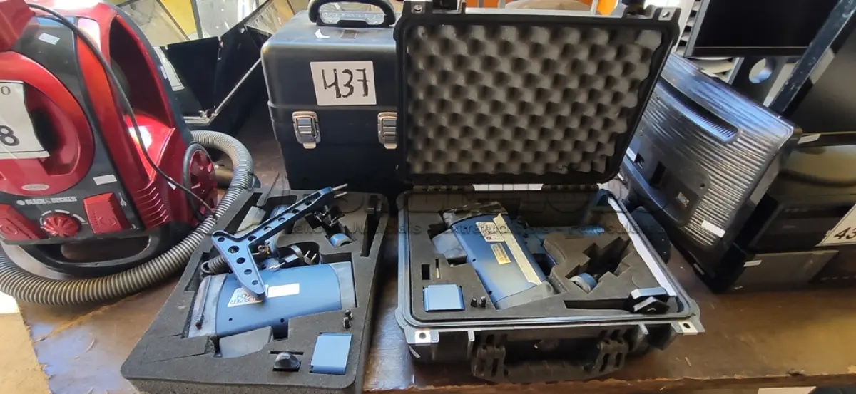 LOTE 437 - 01 KIT RADAR MÓVEL MARCA LASER TECH. (NO ESTADO) ATENÇÃO! FAZER A VISITAÇÃO ANTES DE ARREMATAR, NÃO SABEMOS SE FUNCIONA. LEILÃO NÃO TEM GARANTIA E NEM DEVOLUÇÃO, SUJEITO A POSSÍVEIS AVARIAS VISÍVEIS/OCULTAS E/OU AUSÊNCIA DE COMPONENTES.