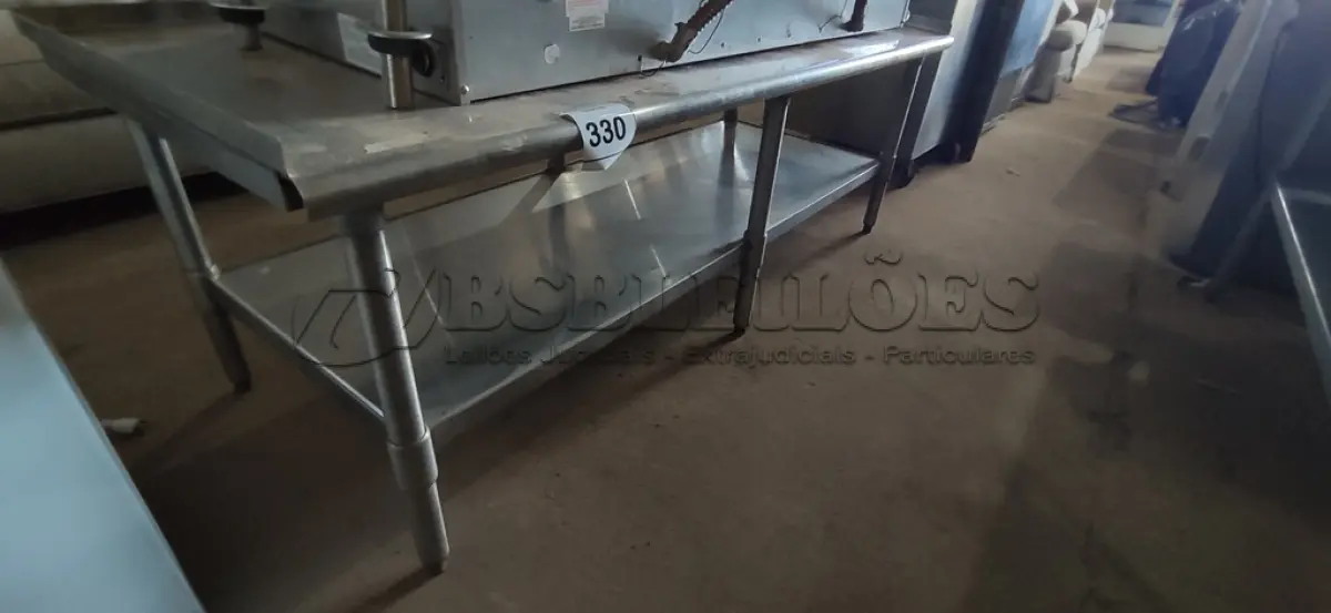 LOTE 330 - 01 BANCADA EM INOX. (NO ESTADO EM QUE SE ENCONTRA. SUJEITO A AVARIAS OCULTAS/VISÍVEIS.)