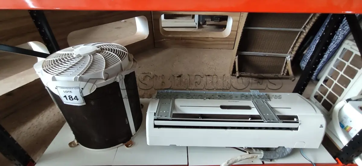 LOTE 184 - 01 AR CONDICIONADO SPRINGER 18,000 BTUS SEM CONTROLE. (NO ESTADO EM QUE SE ENCONTRA. SUJEITO A AVARIAS OCULTAS/VISÍVEIS.) BF8458L