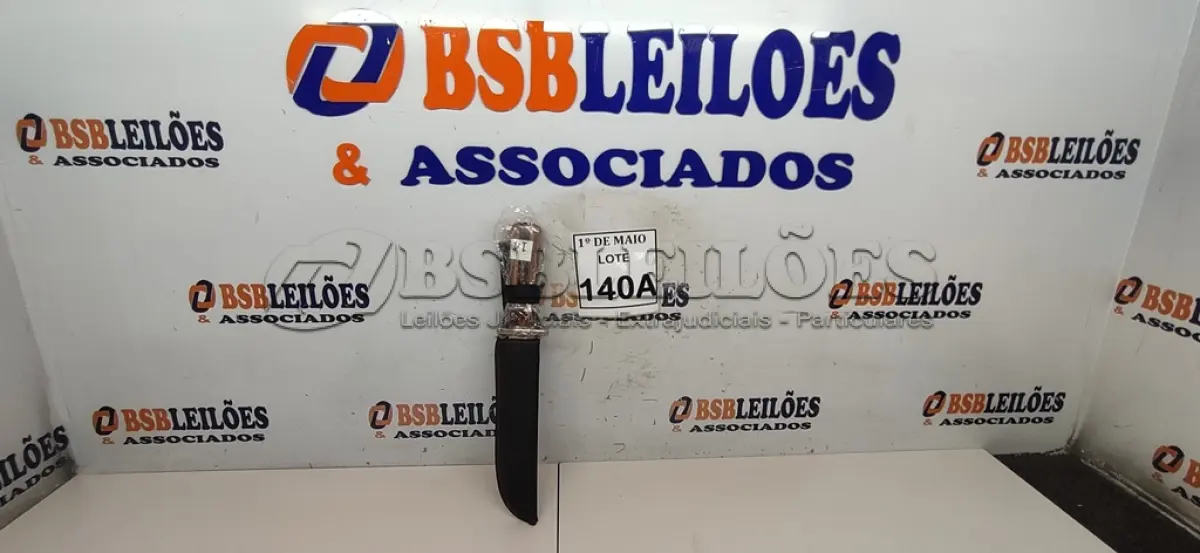 LOTE 140 - 01 FACA IMPORTADA AÇO INOXIDÁVEL VASADO COM 5 JANELAS CABO EM MADEIRA FULL TANG BAINHA DE NYLON TAMANHO TOTAL 31CM PESO 324G JÁ AFIADA   (NOVO) (NO ESTADO) ATENÇÃO! FAZER A VISITAÇÃO ANTES DE ARREMATAR, NÃO SABEMOS SE FUNCIONA. LEILÃO NÃO TEM GARANTIA E NEM DEVOLUÇÃO, SUJEITO A POSSÍVEIS AVARIAS VISÍVEIS/OCULTAS E/OU AUSÊNCIA DE COMPONENTES.