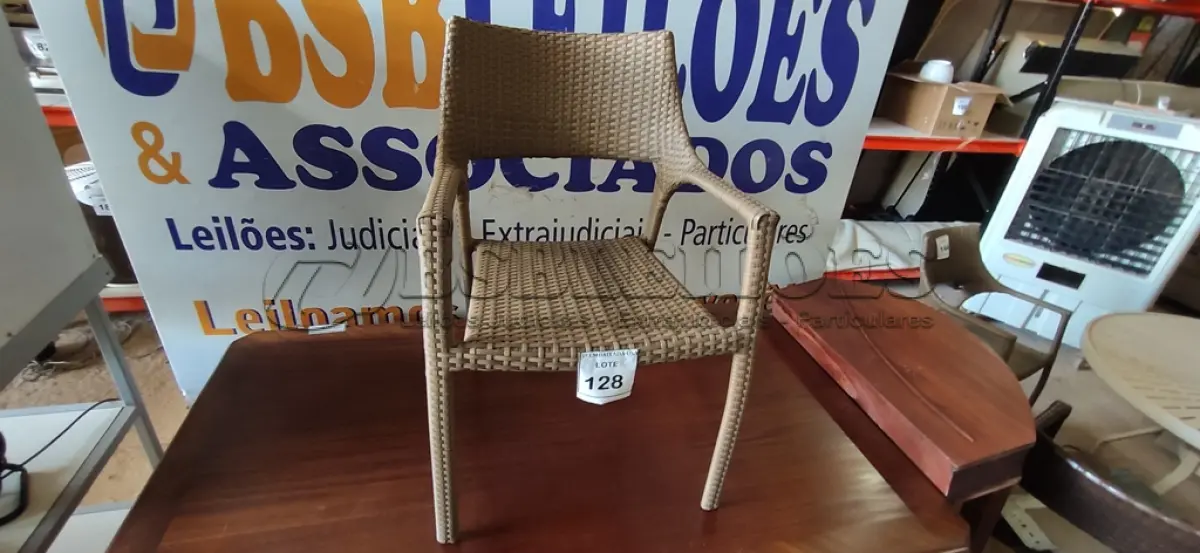 LOTE 128 - 01 CADEIRA DE JARDIM. (NO ESTADO EM QUE SE ENCONTRA. SUJEITO A AVARIAS OCULTAS/VISÍVEIS.) BH1539M