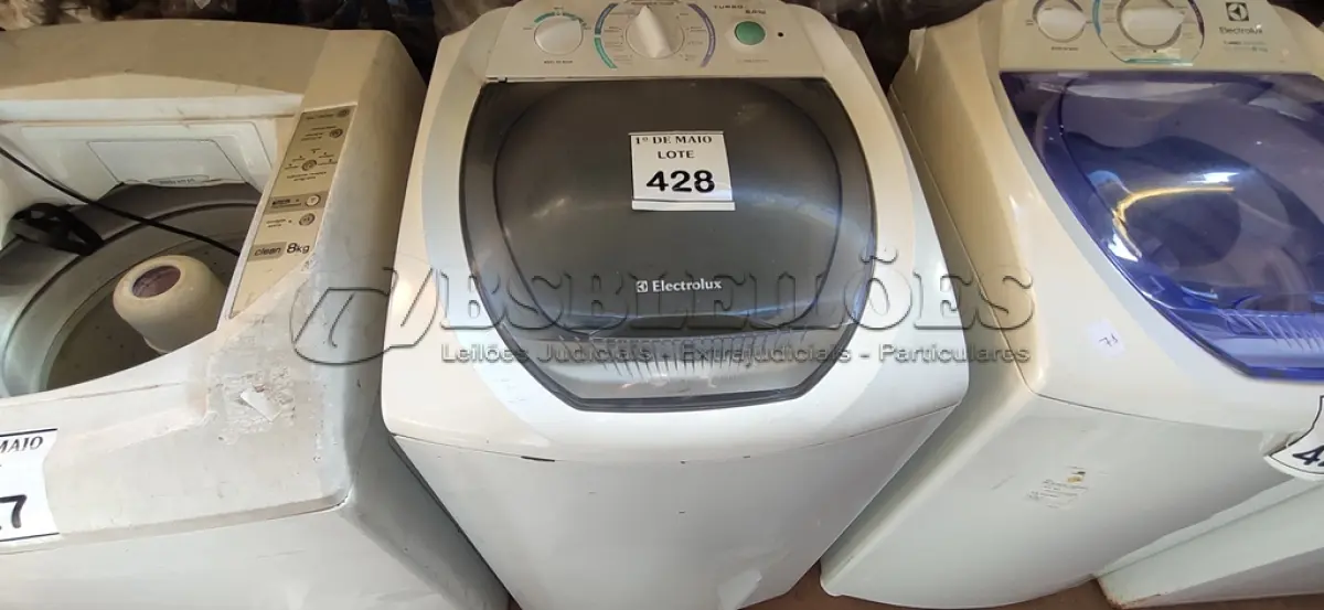 LOTE 428 - 01 MÁQUINA DE LAVAR 6KG MARCA ELECTROLUX 220V COM AVARIAS. (NO ESTADO) ATENÇÃO! FAZER A VISITAÇÃO ANTES DE ARREMATAR, NÃO SABEMOS SE FUNCIONA. LEILÃO NÃO TEM GARANTIA E NEM DEVOLUÇÃO, SUJEITO A POSSÍVEIS AVARIAS VISÍVEIS/OCULTAS E/OU AUSÊNCIA DE COMPONENTES.