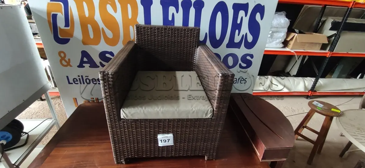 LOTE 197 - 01 CADEIRA DE JARDIM. (NO ESTADO EM QUE SE ENCONTRA. SUJEITO A AVARIAS OCULTAS/VISÍVEIS.) BH1552D
