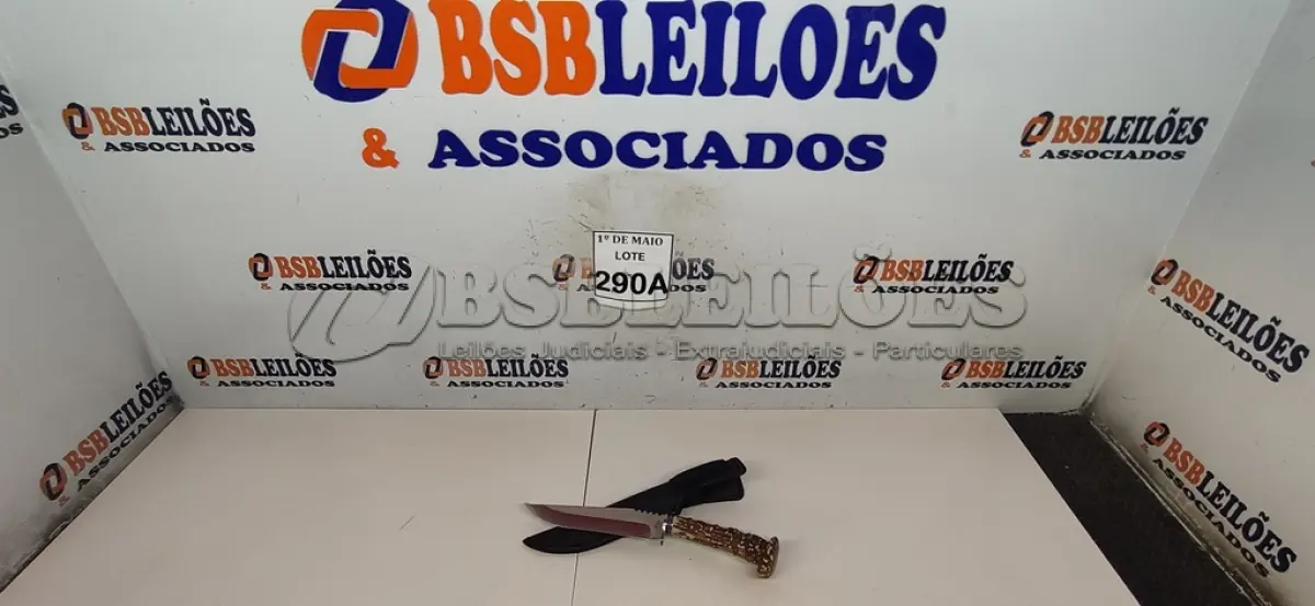 LOTE 290 - 01 FACA IMPORTADA AÇO INOXIDÁVEL CABO FORMATO DE CERVO COM BAINHA DE NYLON TAMANHO TOTAL 29CM PESO 218G JÁ AFIADA      