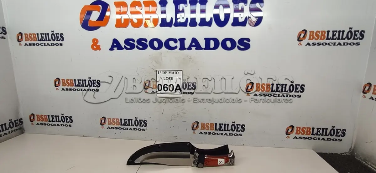 LOTE 060 - 01 FACA IMPORTADA AÇO INOXIDÁVEL CABO EM MADEIRA FULL TANG BAINHA DE NYLON TAMANHO TOTAL 30CM PESO 462G JÁ AFIADA   (NOVO) (NO ESTADO) ATENÇÃO! FAZER A VISITAÇÃO ANTES DE ARREMATAR, NÃO SABEMOS SE FUNCIONA. LEILÃO NÃO TEM GARANTIA E NEM DEVOLUÇÃO, SUJEITO A POSSÍVEIS AVARIAS VISÍVEIS/OCULTAS E/OU AUSÊNCIA DE COMPONENTES.