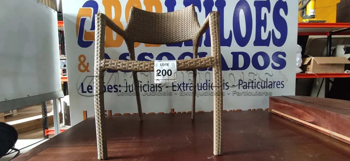LOTE 200 - 01 CADEIRA DE JARDIM. (NO ESTADO EM QUE SE ENCONTRA. SUJEITO A AVARIAS OCULTAS/VISÍVEIS.) BH1539P