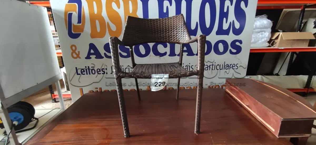LOTE 229 - 01 CADEIRA DE JARDIM. (NO ESTADO EM QUE SE ENCONTRA. SUJEITO A AVARIAS OCULTAS/VISÍVEIS.) BH1551S