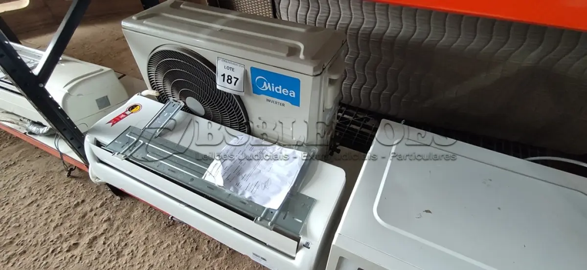 LOTE 187 - 01 AR CONDICIONADO SPRINGER MIDEA INVERTER 18.000BTUS COM CONTROLE. (NO ESTADO EM QUE SE ENCONTRA. SUJEITO A AVARIAS OCULTAS/VISÍVEIS.) BF8547A