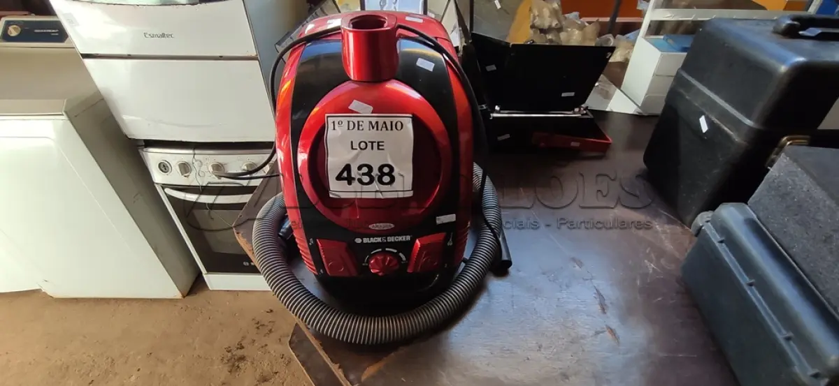 LOTE 438 - 01 ASPIRADOR DE PÓ MARCA BLACK E DECKER. (NO ESTADO) ATENÇÃO! FAZER A VISITAÇÃO ANTES DE ARREMATAR, NÃO SABEMOS SE FUNCIONA. LEILÃO NÃO TEM GARANTIA E NEM DEVOLUÇÃO, SUJEITO A POSSÍVEIS AVARIAS VISÍVEIS/OCULTAS E/OU AUSÊNCIA DE COMPONENTES.