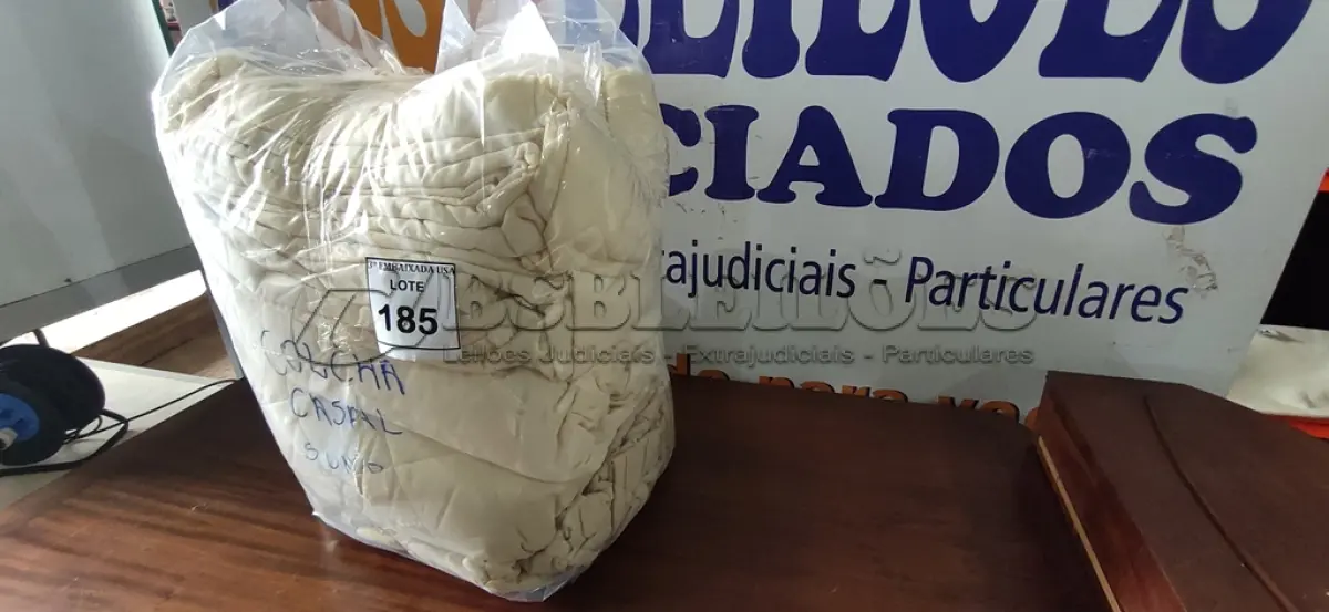 LOTE 185 - 05 COLCHAS DE CASAL. (NO ESTADO EM QUE SE ENCONTRA. SUJEITO A AVARIAS OCULTAS/VISÍVEIS.)