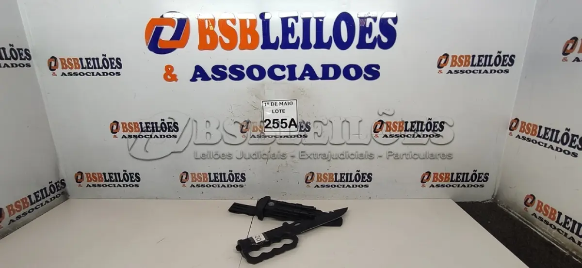 LOTE 255 - 01 FACA IMPORTADA AÇO INOXIDÁVEL CABO SOCO INGLÊS EM POLÍMERO    BAINHA EM POLÍMERO COM AMOLADOR E PEDERNEIRA TAMANHO TOTAL 31CM PESO 244G JÁ AFIADA   (NOVO) (NO ESTADO) ATENÇÃO! FAZER A VISITAÇÃO ANTES DE ARREMATAR, NÃO SABEMOS SE FUNCIONA. LEILÃO NÃO TEM GARANTIA E NEM DEVOLUÇÃO, SUJEITO A POSSÍVEIS AVARIAS VISÍVEIS/OCULTAS E/OU AUSÊNCIA DE COMPONENTES.