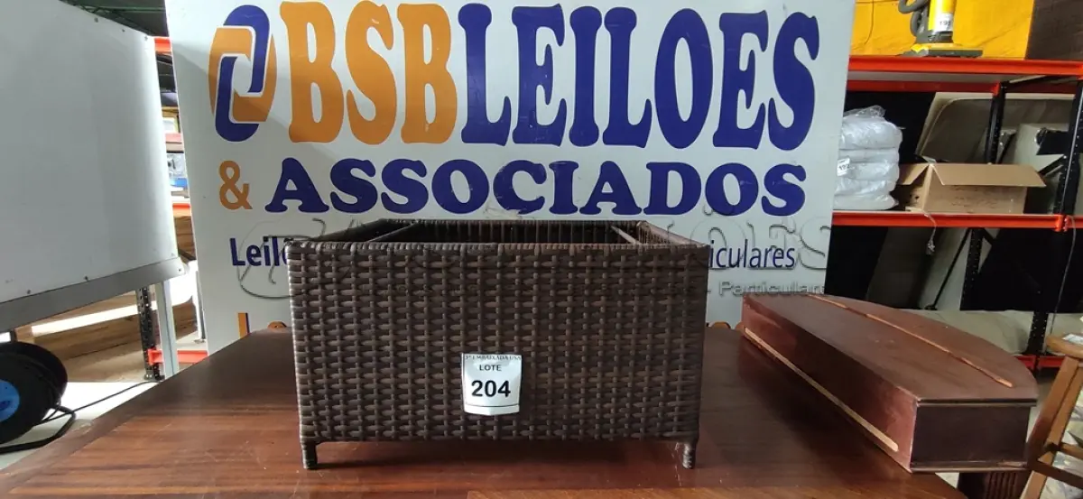 LOTE 204 - 01 MESA DE CENTRO DE JARDIM. (NO ESTADO EM QUE SE ENCONTRA. SUJEITO A AVARIAS OCULTAS/VISÍVEIS.) BH1553H