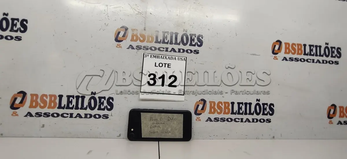 LOTE 312 - 01 IPHONE 8. (NO ESTADO EM QUE SE ENCONTRA. SUJEITO A AVARIAS OCULTAS/VISÍVEIS.)