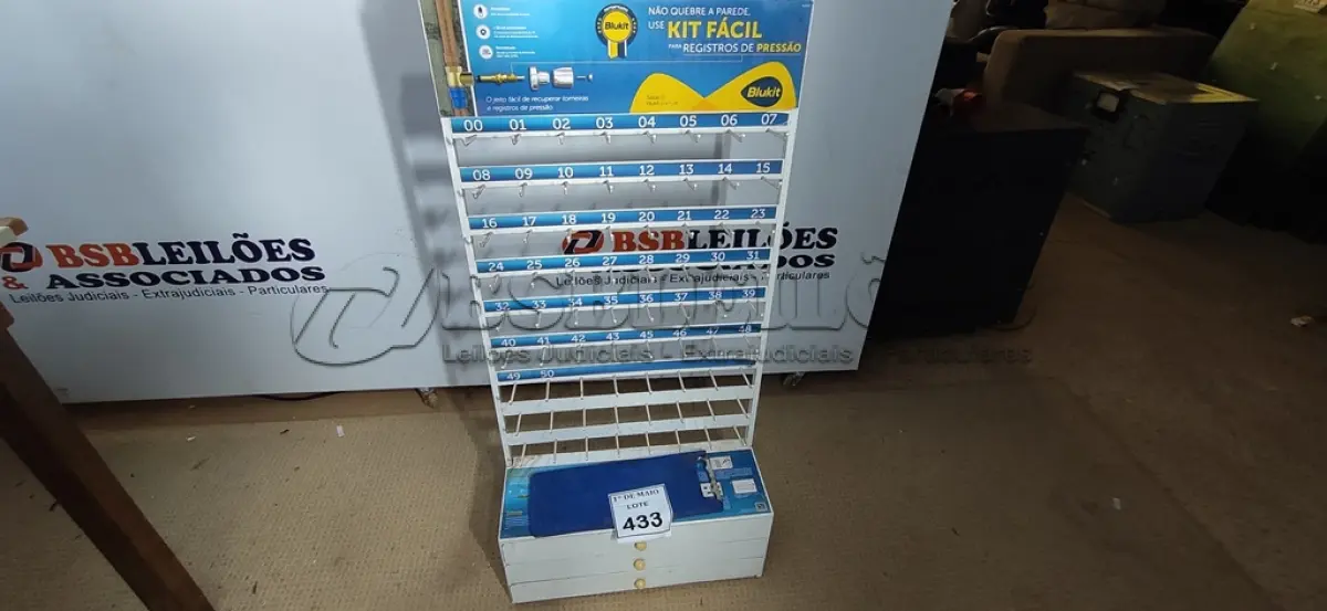 LOTE 433 - 01 GABARITO DE ROSCAS COM ACESSÓRIOS. (NO ESTADO) ATENÇÃO! FAZER A VISITAÇÃO ANTES DE ARREMATAR, NÃO SABEMOS SE FUNCIONA. LEILÃO NÃO TEM GARANTIA E NEM DEVOLUÇÃO, SUJEITO A POSSÍVEIS AVARIAS VISÍVEIS/OCULTAS E/OU AUSÊNCIA DE COMPONENTES.