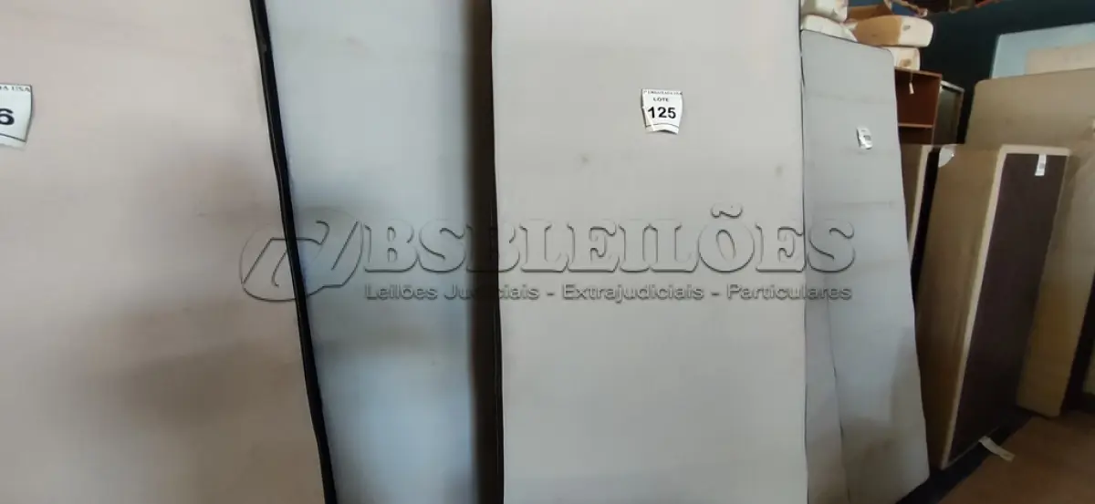 LOTE 125 - 02 BASES DE CAMA BOX CASAL. (NO ESTADO EM QUE SE ENCONTRA. SUJEITO A AVARIAS OCULTAS/VISÍVEIS.) 
