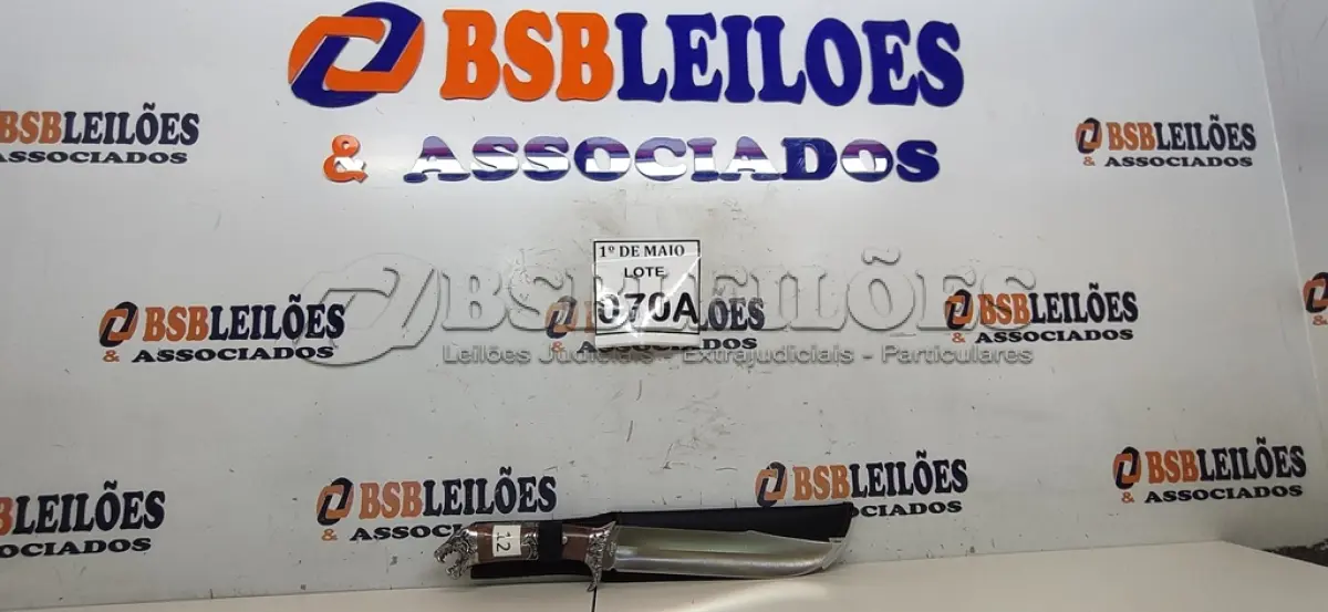LOTE 070 - 01 FACA IMPORTADA AÇO INOXIDÁVEL CABO EM MADEIRA COM POMO CABEÇA DE ONÇA FULL TANG BAINHA DE NYLON TAMANHO TOTAL 34CM PESO 342G JÁ AFIADA  (NOVO) (NO ESTADO) ATENÇÃO! FAZER A VISITAÇÃO ANTES DE ARREMATAR, NÃO SABEMOS SE FUNCIONA. LEILÃO NÃO TEM GARANTIA E NEM DEVOLUÇÃO, SUJEITO A POSSÍVEIS AVARIAS VISÍVEIS/OCULTAS E/OU AUSÊNCIA DE COMPONENTES.     