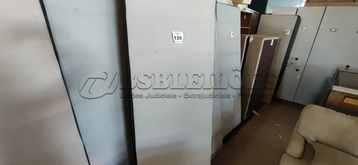 LOTE 125 - 02 BASES DE CAMA BOX CASAL. (NO ESTADO EM QUE SE ENCONTRA. SUJEITO A AVARIAS OCULTAS/VISÍVEIS.) 