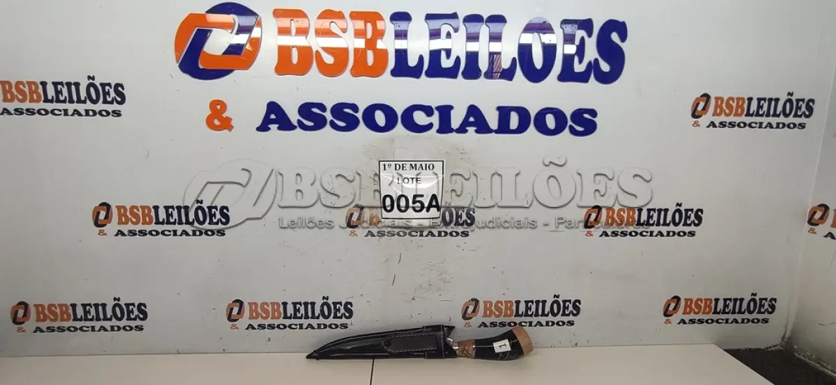 LOTE 005 - 01 FACA ARTESANAL AÇO INOX CABO DE CHIFRE BAINHA DE COURO LEGITIMO TAMANHO TOTAL 34CM PESO 290G JÁ AFIADA (NOVO) (NO ESTADO) ATENÇÃO! FAZER A VISITAÇÃO ANTES DE ARREMATAR, NÃO SABEMOS SE FUNCIONA. LEILÃO NÃO TEM GARANTIA E NEM DEVOLUÇÃO, SUJEITO A POSSÍVEIS AVARIAS VISÍVEIS/OCULTAS E/OU AUSÊNCIA DE COMPONENTES.