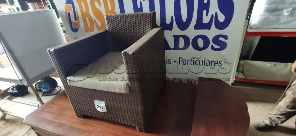LOTE 217 - 01 CADEIRA DE JARDIM. (NO ESTADO EM QUE SE ENCONTRA. SUJEITO A AVARIAS OCULTAS/VISÍVEIS.) BH1552G