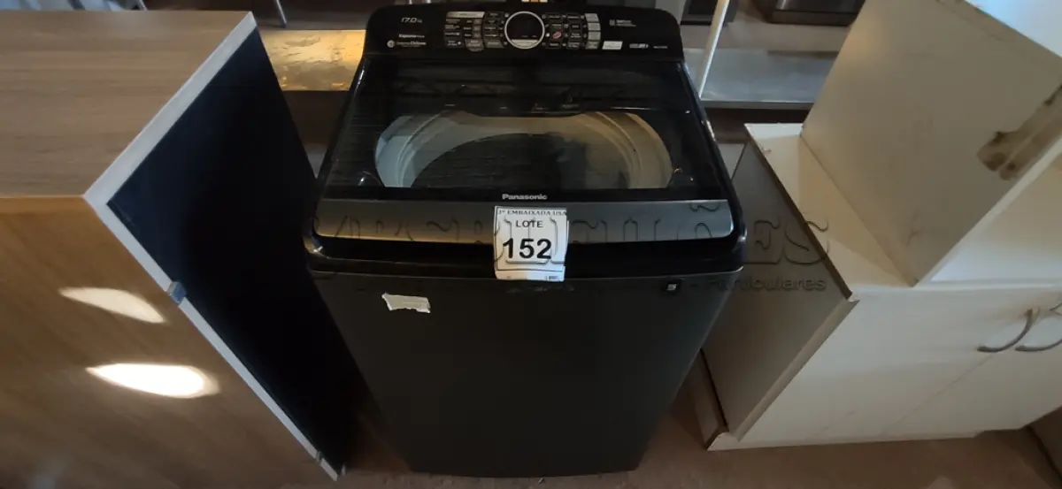 LOTE 152 - 01 MÁQUINA DE LAVAR ROUPAS PANASONIC 17KG 220V.  (NO ESTADO EM QUE SE ENCONTRA. SUJEITO A AVARIAS OCULTAS/VISÍVEIS.) BH1472M