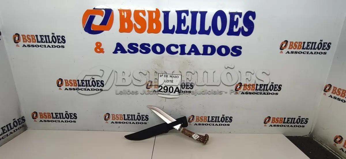 LOTE 290 - 01 FACA IMPORTADA AÇO INOXIDÁVEL CABO FORMATO DE CERVO COM BAINHA DE NYLON TAMANHO TOTAL 29CM PESO 218G JÁ AFIADA      