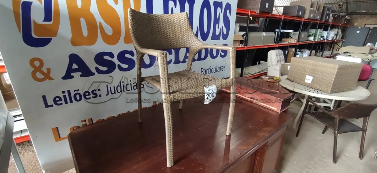 LOTE 200 - 01 CADEIRA DE JARDIM. (NO ESTADO EM QUE SE ENCONTRA. SUJEITO A AVARIAS OCULTAS/VISÍVEIS.) BH1539P