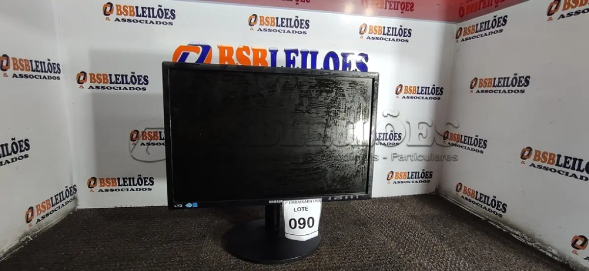LOTE 090 - 01 MONITOR SAMSUNG. (NO ESTADO EM QUE SE ENCONTRA. SUJEITO A AVARIAS OCULTAS/VISÍVEIS.) AV9559B