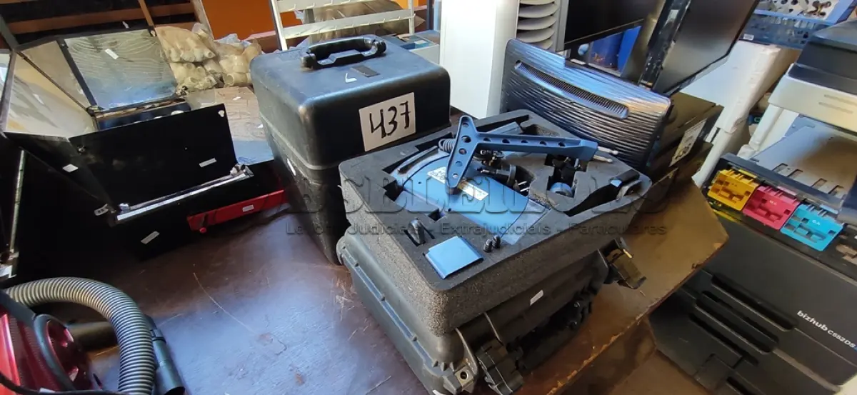 LOTE 437 - 01 KIT RADAR MÓVEL MARCA LASER TECH. (NO ESTADO) ATENÇÃO! FAZER A VISITAÇÃO ANTES DE ARREMATAR, NÃO SABEMOS SE FUNCIONA. LEILÃO NÃO TEM GARANTIA E NEM DEVOLUÇÃO, SUJEITO A POSSÍVEIS AVARIAS VISÍVEIS/OCULTAS E/OU AUSÊNCIA DE COMPONENTES.