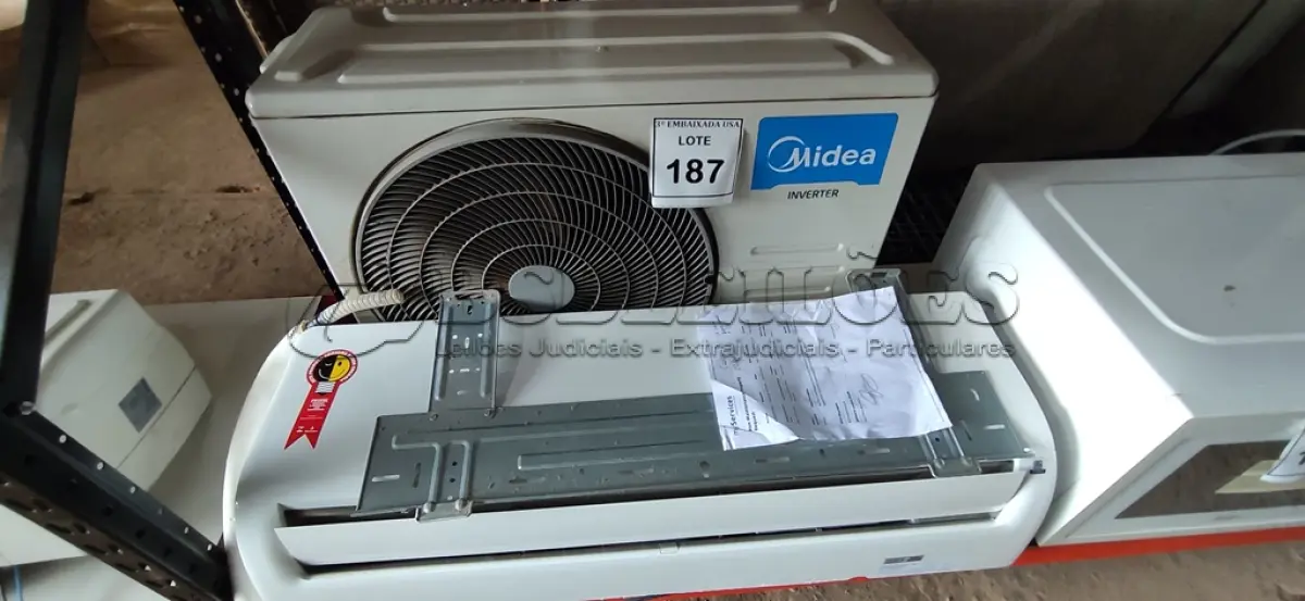 LOTE 187 - 01 AR CONDICIONADO SPRINGER MIDEA INVERTER 18.000BTUS COM CONTROLE. (NO ESTADO EM QUE SE ENCONTRA. SUJEITO A AVARIAS OCULTAS/VISÍVEIS.) BF8547A