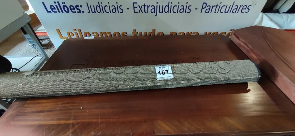 LOTE 167 - 01 RUG (TAPETE) PRETO. (NO ESTADO EM QUE SE ENCONTRA. SUJEITO A AVARIAS OCULTAS/VISÍVEIS.)