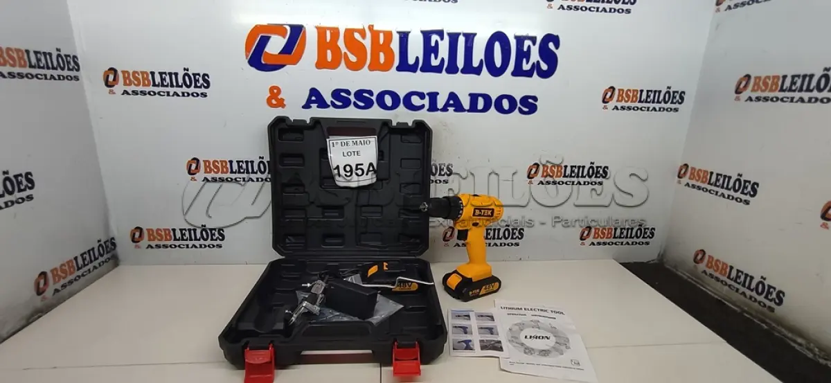 LOTE 195 - 01 PARAFUSADEIRA 48V COM DUAS BATERIAS E ADAPTADOR CORTADOR DE CHAPA COM MALETA  (NOVO) (NO ESTADO) ATENÇÃO! FAZER A VISITAÇÃO ANTES DE ARREMATAR, NÃO SABEMOS SE FUNCIONA. LEILÃO NÃO TEM GARANTIA E NEM DEVOLUÇÃO, SUJEITO A POSSÍVEIS AVARIAS VISÍVEIS/OCULTAS E/OU AUSÊNCIA DE COMPONENTES.