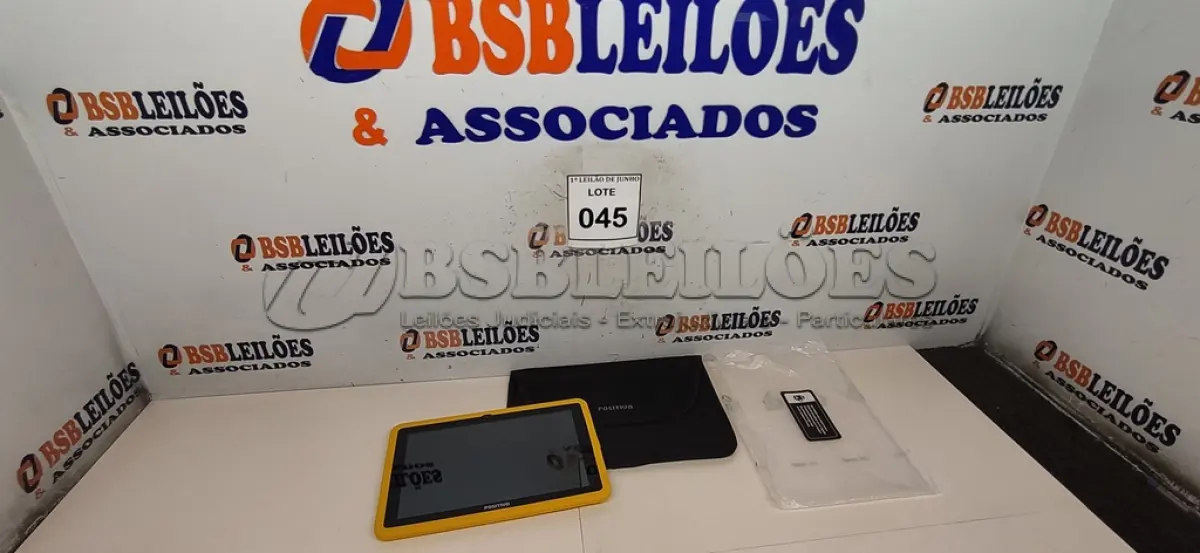 LOTE 045 - 01 TABLET SEM FONTE COM CASE MARCA POSITIVO. (NO ESTADO) ATENÇÃO! FAZER A VISITAÇÃO ANTES DE ARREMATAR, NÃO SABEMOS SE FUNCIONA, LEILÃO NÃO TEM GARANTIA E NEM DEVOLUÇÃO, SUJEITO A POSSÍVEIS AVARIAS VISÍVEIS/OCULTAS E/OU AUSÊNCIA DE COMPONENTES.