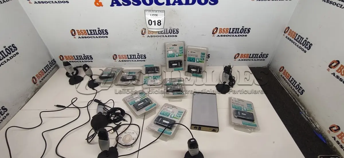 LOTE 018 - 09 LEITORES DE CARTÃO DE MEMÓRIA, 01 CASE PRA HD EXTERNO 3.5’’ E 06 MICROFONES. ATENÇÃO! FAZER A VISITAÇÃO ANTES DE ARREMATAR, NÃO SABEMOS SE FUNCIONA, LEILÃO NÃO TEM GARANTIA E NEM DEVOLUÇÃO, SUJEITO A POSSÍVEIS AVARIAS VISÍVEIS/OCULTAS E/OU AUSÊNCIA DE COMPONENTES.