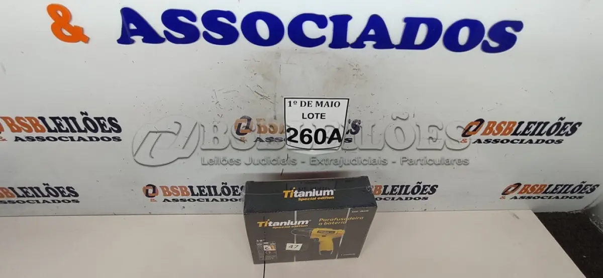 LOTE 260 - 01 PARAFUSADEIRA A BATERIA 12V 2BITS E CARREGADOR  (NOVO) (NO ESTADO) ATENÇÃO! FAZER A VISITAÇÃO ANTES DE ARREMATAR, NÃO SABEMOS SE FUNCIONA. LEILÃO NÃO TEM GARANTIA E NEM DEVOLUÇÃO, SUJEITO A POSSÍVEIS AVARIAS VISÍVEIS/OCULTAS E/OU AUSÊNCIA DE COMPONENTES.