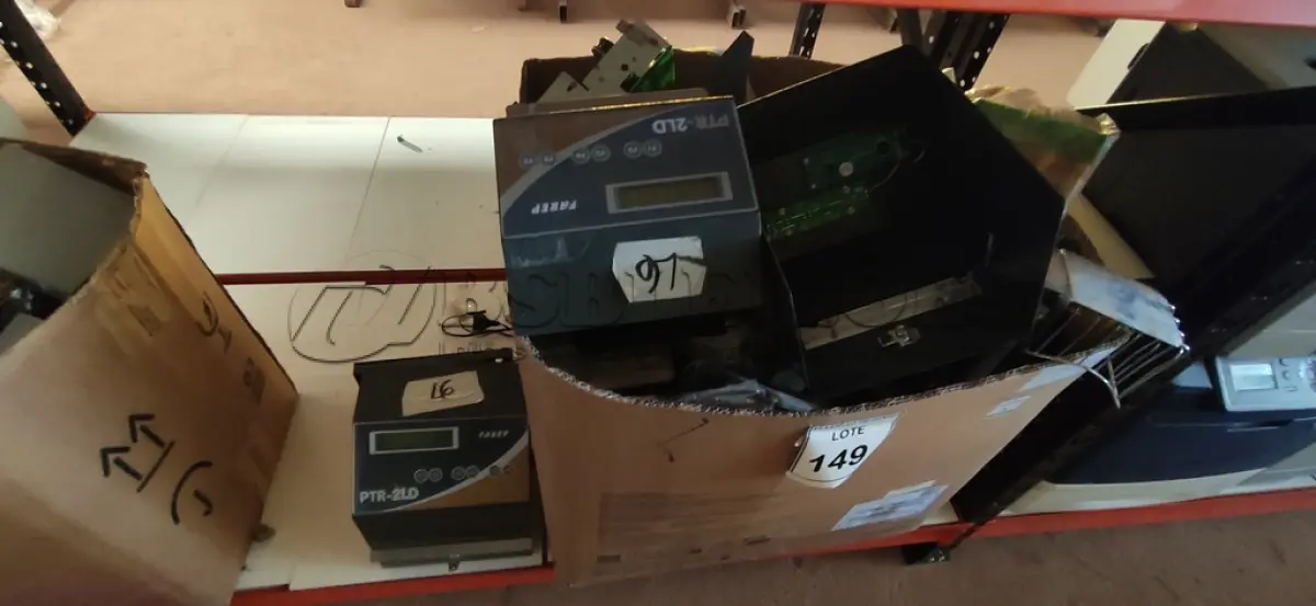 LOTE 149 - 01 LOTE COM ELETRÔNICOS E PERIFÉRICOS DIVERSOS. (NO ESTADO) ATENÇÃO! FAZER A VISITAÇÃO ANTES DE ARREMATAR, NÃO SABEMOS SE FUNCIONA, LEILÃO NÃO TEM GARANTIA E NEM DEVOLUÇÃO, SUJEITO A POSSÍVEIS AVARIAS VISÍVEIS/OCULTAS E/OU AUSÊNCIA DE COMPONENTES.