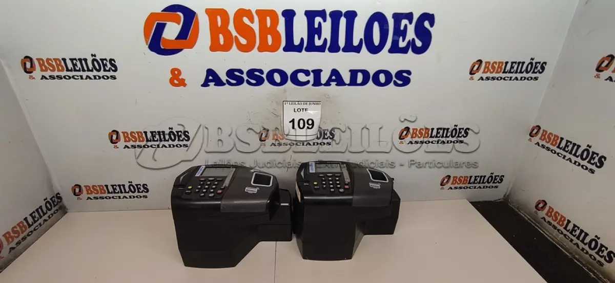 LOTE 109 - 02 RELÓGIOS DE PONTO. (NO ESTADO) ATENÇÃO! FAZER A VISITAÇÃO ANTES DE ARREMATAR, NÃO SABEMOS SE FUNCIONA, LEILÃO NÃO TEM GARANTIA E NEM DEVOLUÇÃO, SUJEITO A POSSÍVEIS AVARIAS VISÍVEIS/OCULTAS E/OU AUSÊNCIA DE COMPONENTES.