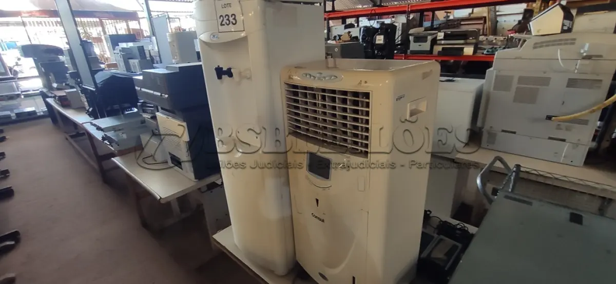 LOTE 233 - 01 BEBEDOURO PARA GARRAFÃO MARCA IBBL E 01 CLIMATIZADOR DE AR MARCA CONSUL. (NO ESTADO) ATENÇÃO! FAZER A VISITAÇÃO ANTES DE ARREMATAR, NÃO SABEMOS SE FUNCIONA, LEILÃO NÃO TEM GARANTIA E NEM DEVOLUÇÃO, SUJEITO A POSSÍVEIS AVARIAS VISÍVEIS/OCULTAS E/OU AUSÊNCIA DE COMPONENTES.