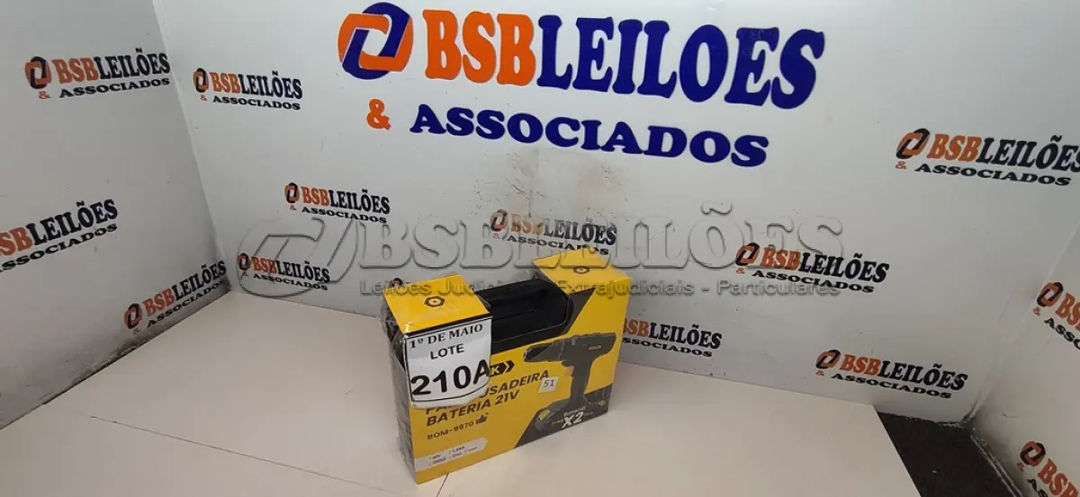 LOTE 210 - 01 PARAFUSADEIRA DE IMPACTO COM DUAS BATERIAS 21V MALETA E ACESSÓRIOS ALONGADORES FLEXÍVEIS SOQUETES E BITIS  (NOVO) (NO ESTADO) ATENÇÃO! FAZER A VISITAÇÃO ANTES DE ARREMATAR, NÃO SABEMOS SE FUNCIONA. LEILÃO NÃO TEM GARANTIA E NEM DEVOLUÇÃO, SUJEITO A POSSÍVEIS AVARIAS VISÍVEIS/OCULTAS E/OU AUSÊNCIA DE COMPONENTES.