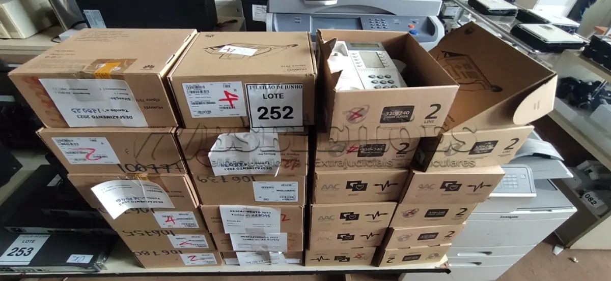 LOTE 252 - 23 APARELHOS TELEFÔNICOS MARCA ERICSSON. (NO ESTADO) ATENÇÃO! FAZER A VISITAÇÃO ANTES DE ARREMATAR, NÃO SABEMOS SE FUNCIONA, LEILÃO NÃO TEM GARANTIA E NEM DEVOLUÇÃO, SUJEITO A POSSÍVEIS AVARIAS VISÍVEIS/OCULTAS E/OU AUSÊNCIA DE COMPONENTES.