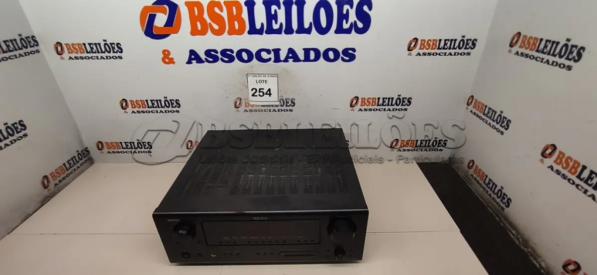LOTE 254 - 01 RECEIVER AVR 888 MARCA DENON. (NO ESTADO) ATENÇÃO! FAZER A VISITAÇÃO ANTES DE ARREMATAR, NÃO SABEMOS SE FUNCIONA, LEILÃO NÃO TEM GARANTIA E NEM DEVOLUÇÃO, SUJEITO A POSSÍVEIS AVARIAS VISÍVEIS/OCULTAS E/OU AUSÊNCIA DE COMPONENTES.
